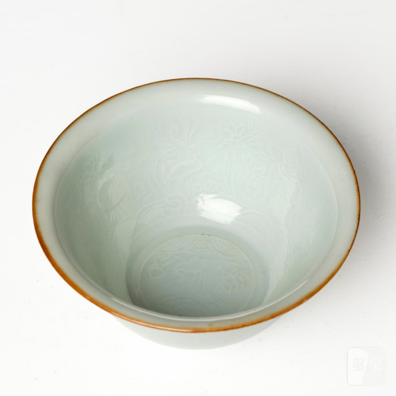 A moulded white-glazed 'anhua' decorated cup, - 图8